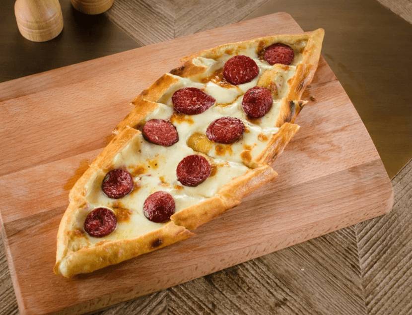 Sucuklu Kaşarlı Pide